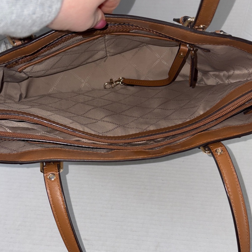 Michael Kors Jet Set Large Shoulder Bag - Picture 6 of 16